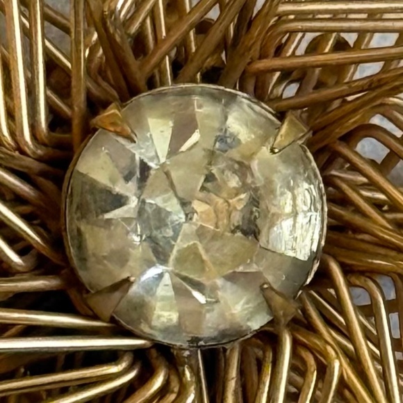 VINTAGE Small Modern Style Brooch Floral Petal Warm Prong Rhinestone Center Gold - Picture 2 of 6